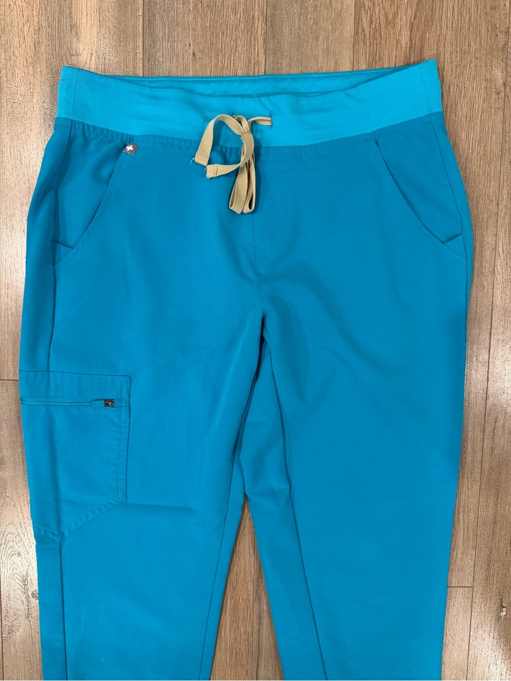 Figs Scrub Set Rafaela Top & Zamora Bottoms - Teal Blue - Picture 9 of 14